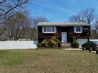 1637 Manatuck Blvd, Bay Shore, NY 11706