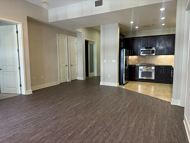Axis 2300 Apartments — Photo 148