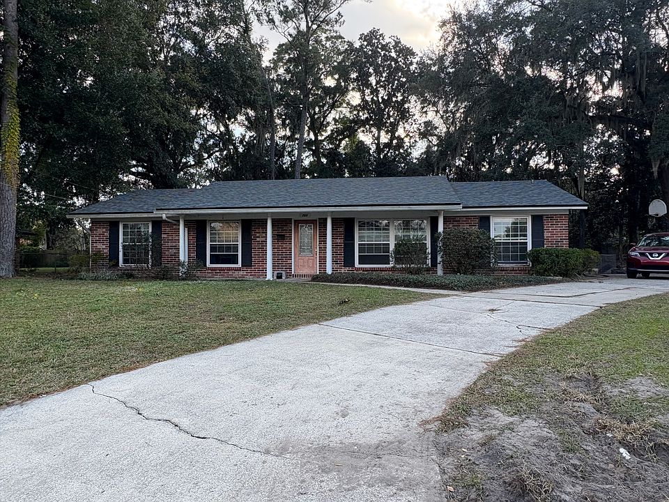 1st image of 760 Winfred Dr S