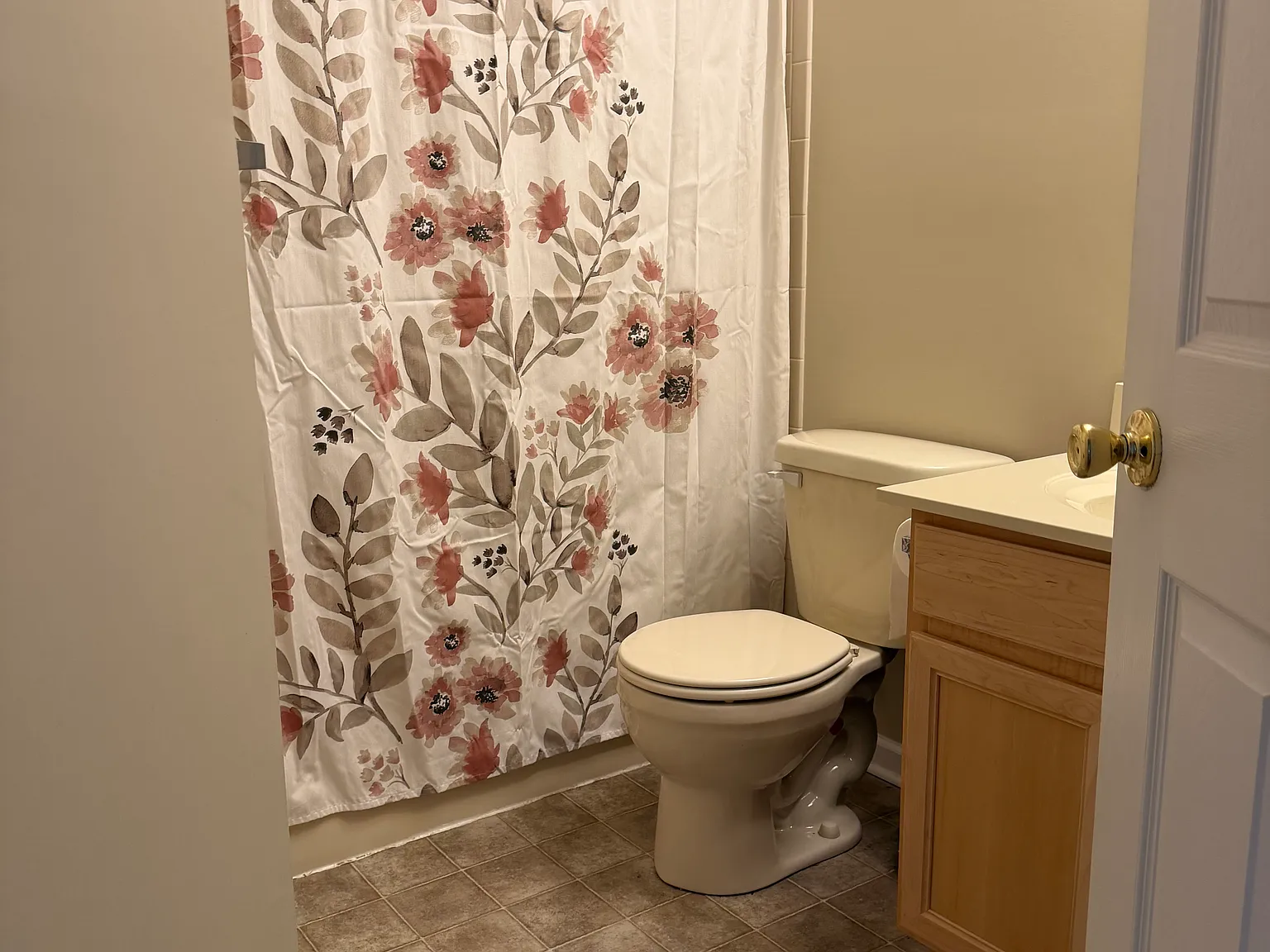 3 bed, 2164 sqft, $2,000 — Photo 2