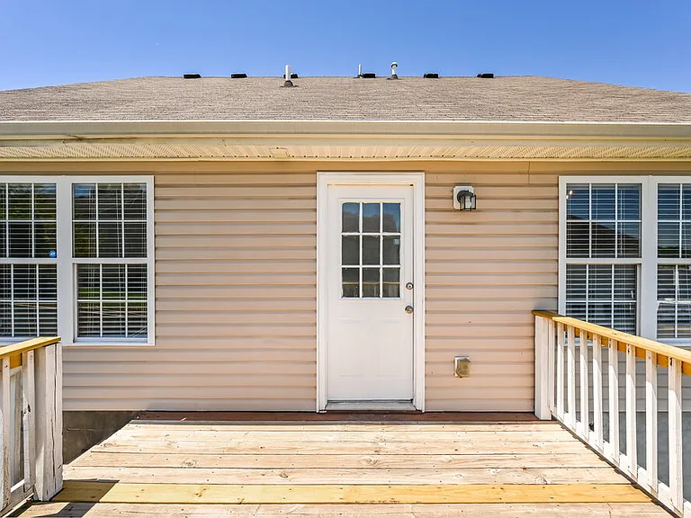 1303 Tonya Dr — Photo 17