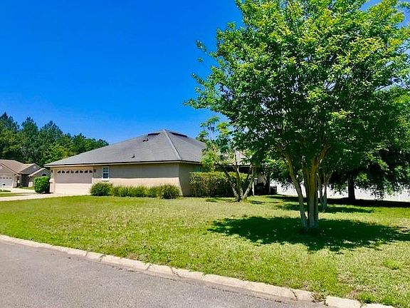 3rd image of 23809 Flora Parke Blvd