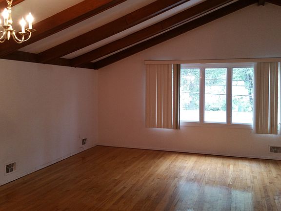 5th image of 290 Armstrong Ave #2
