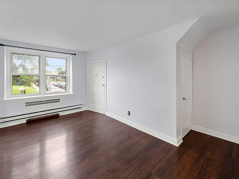 105 Saint Laurence Rd — Photo 6