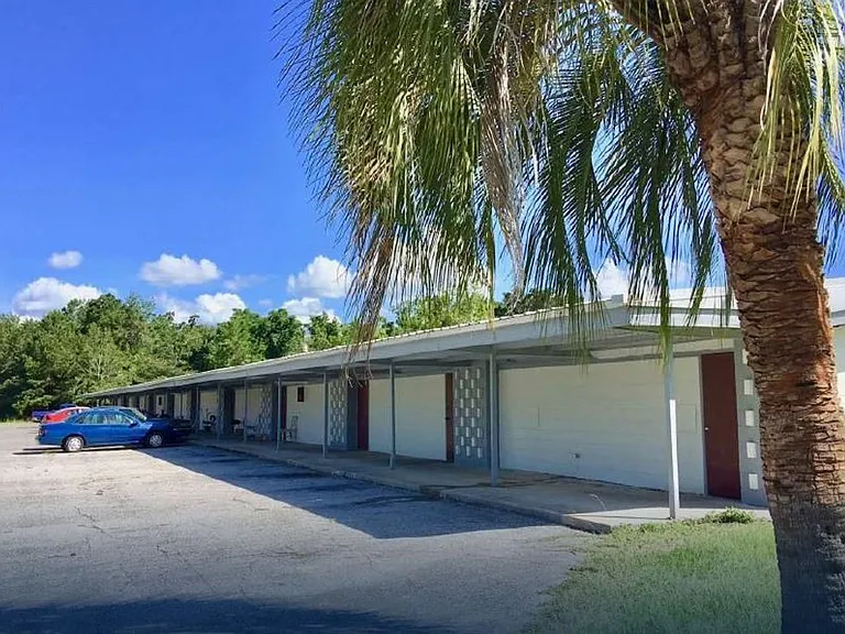 3722 S U.S. Highway 441 — Photo 4