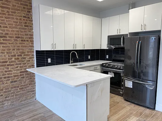 Rented by Marquis Real Estate Services | media 4