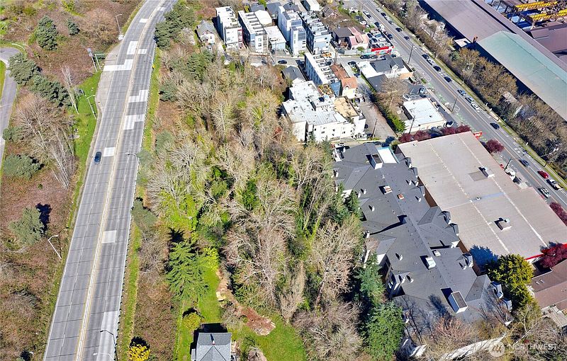 3rd image of 3905 SW Avalon Way