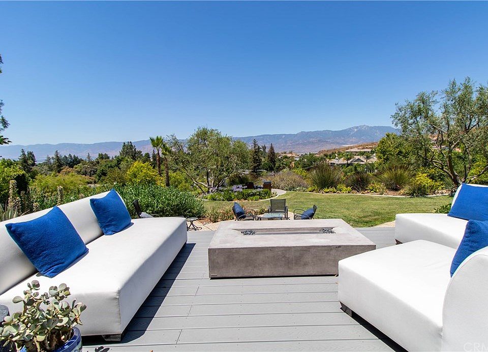 1st image of 637 E Mariposa Dr