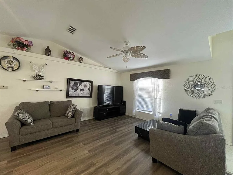 6557 Freeport Dr — Photo 10