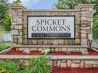 21 Hampshire Rd APT 215, Methuen, MA 01844