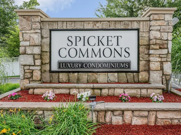 21 Hampshire Rd APT 215, Methuen, MA 01844