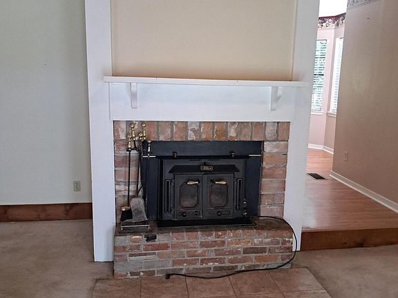5th image of 708 Laney Dr