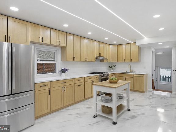 4th image of 717 Ludlow St