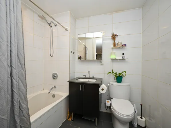 63-34 Fresh Pd Road image 12 of 20