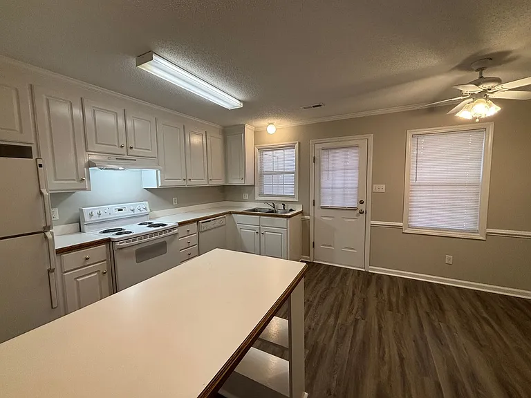 271 Sheridan Forest Rd — Photo 5