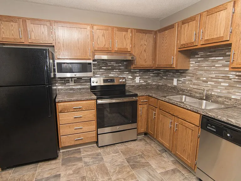 Highland View Apartments — Photo 128
