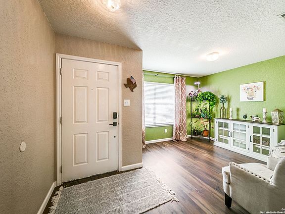 4th image of 104 Wistoria Ct