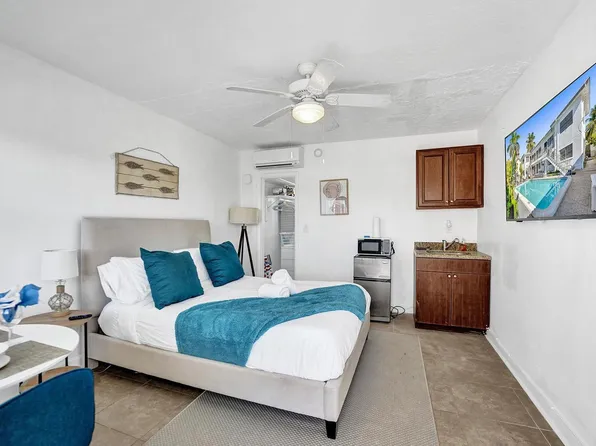 335 Desoto St, Hollywood, FL