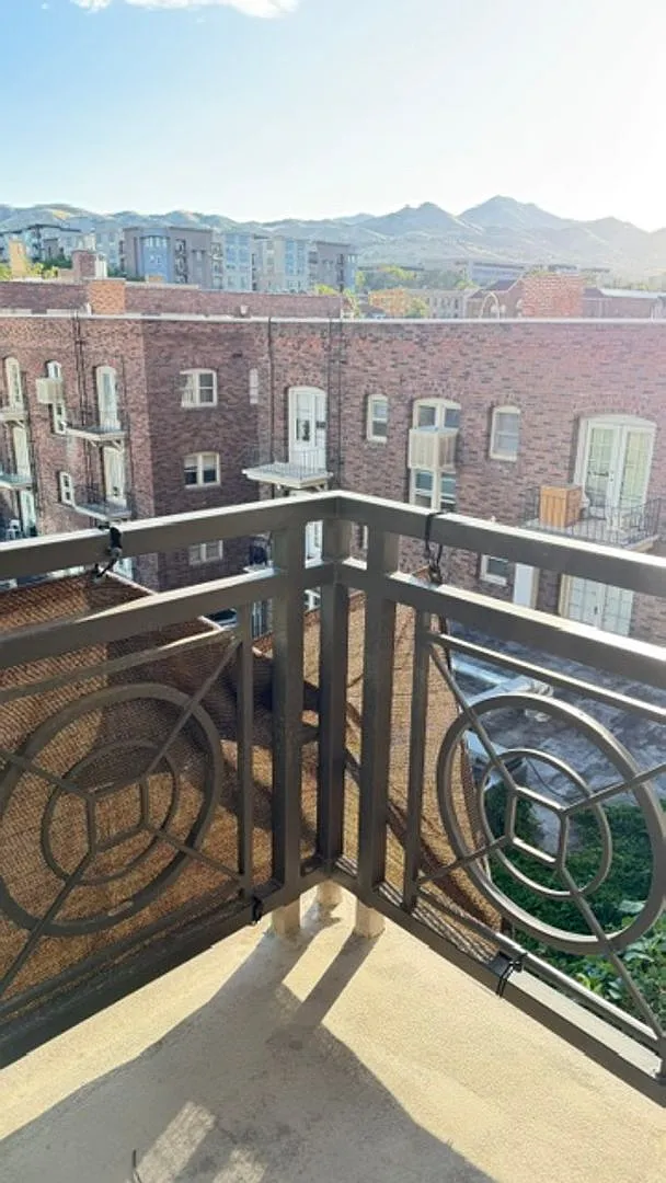 2 Bedroom Condo In SLC for Rent - Furnished — Photo 3
