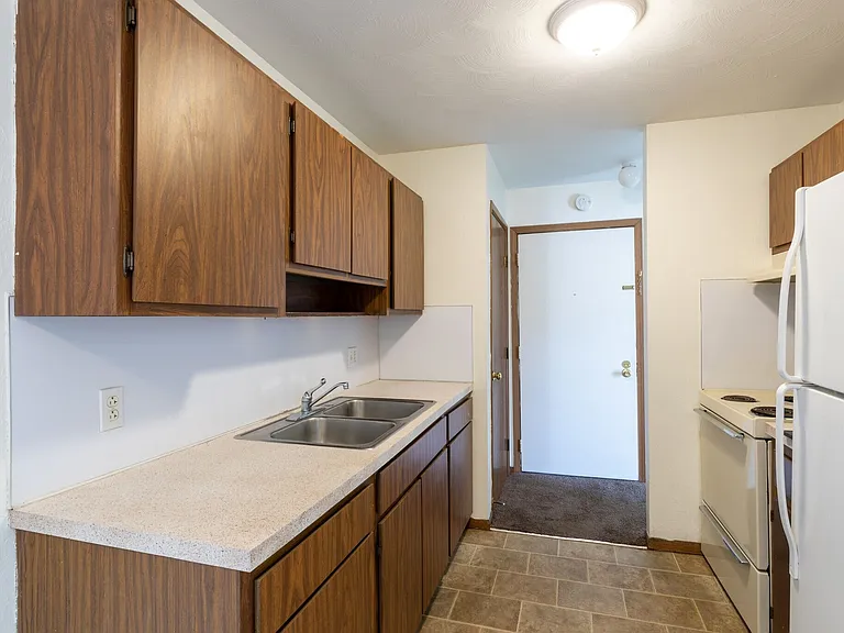 Parkside Apartments — Photo 8
