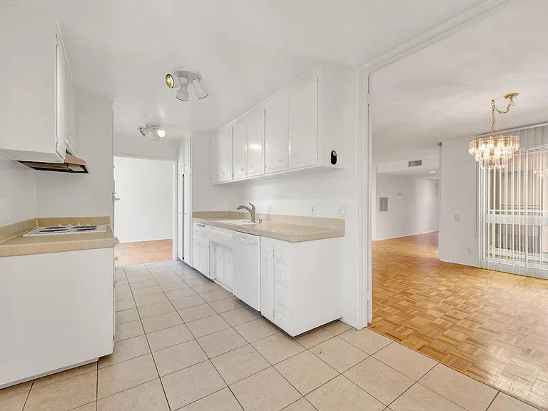 5301 Balboa Blvd #M8 — Photo 7