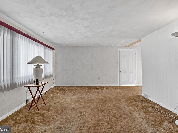 5th image of 537 Sherwood Ln