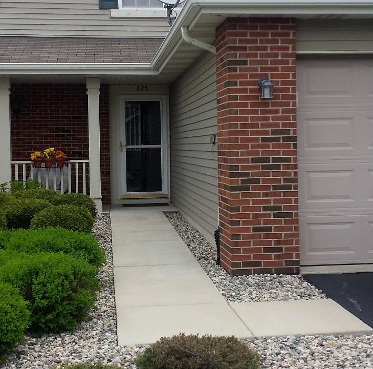 1st image of 825 Flagstone Dr