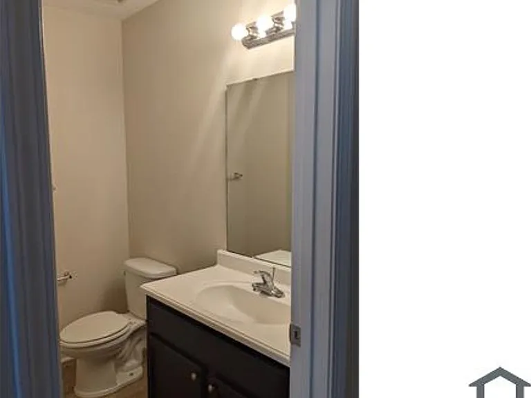 5229 Woodbrier St #504 — Photo 4