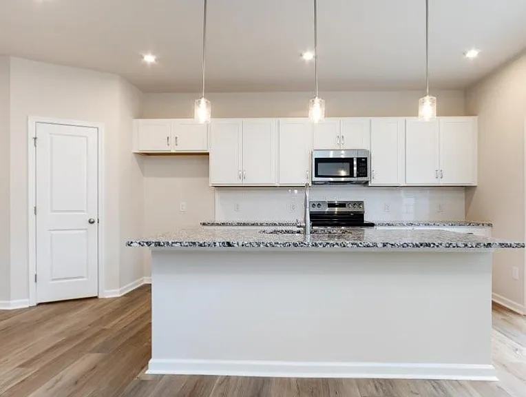6001 Longar Ln — Photo 2