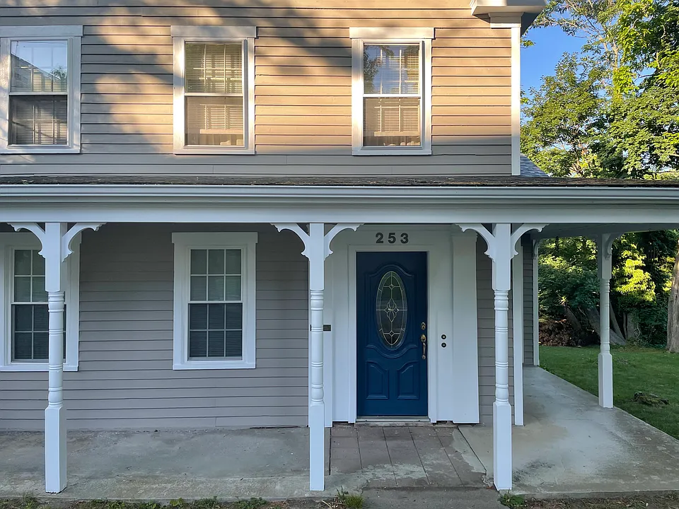 253 High St