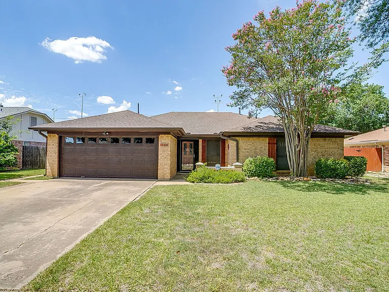 2400 Westpark Way Cir — Photo 1