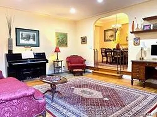 Sold by Realty Values NY | media 18