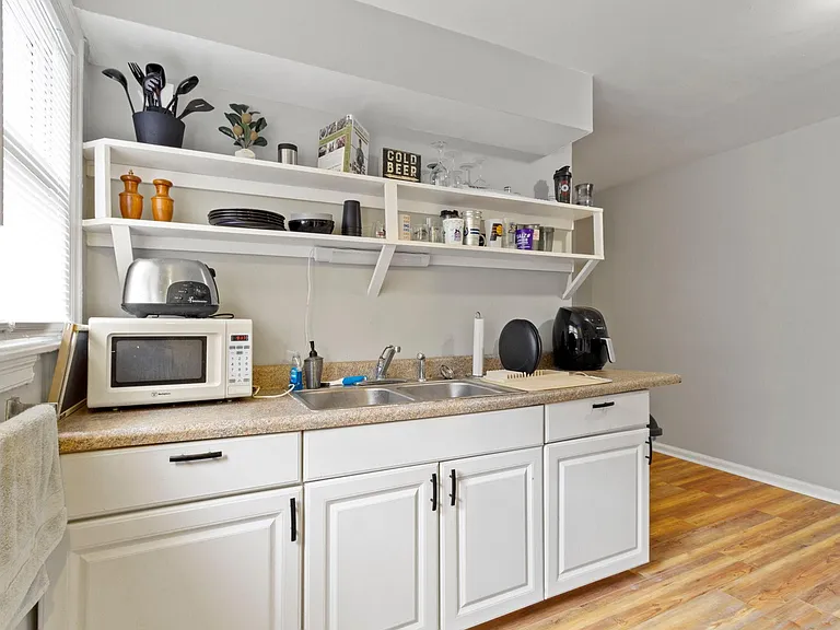 4354 Crittenden Ave — Photo 4