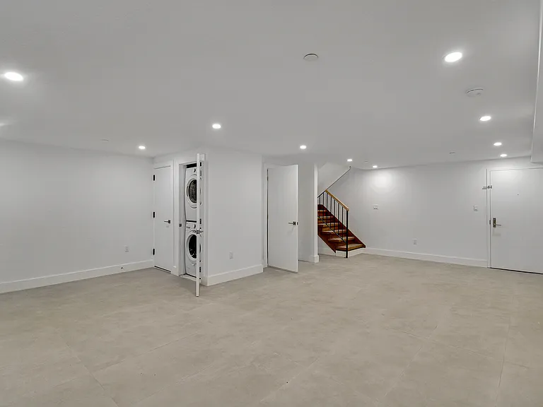 1387 Madison St #1R — Photo 12