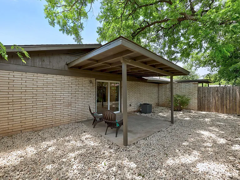 8600 Hathaway Dr — Photo 16