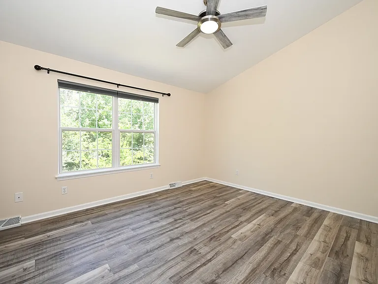 655 Almas Ct — Photo 15