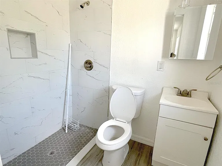 24 Lynn Way #C — Photo 10