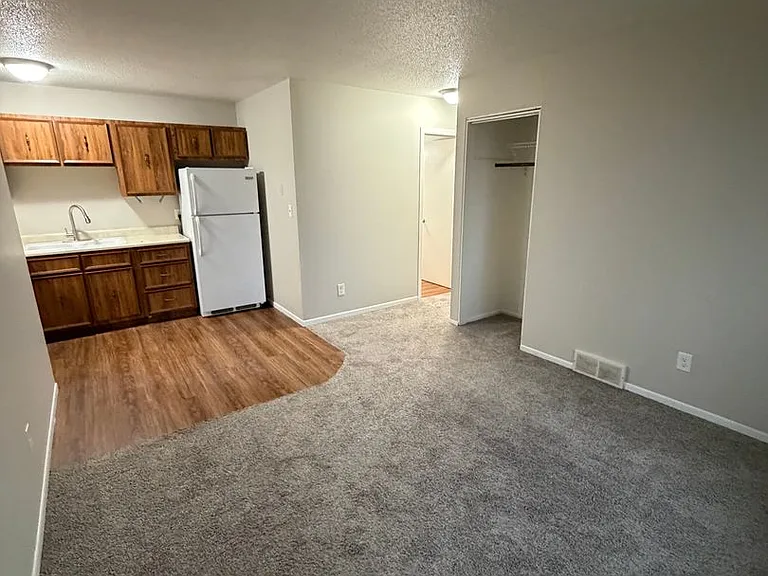 213 28th Ave W #3 — Photo 1