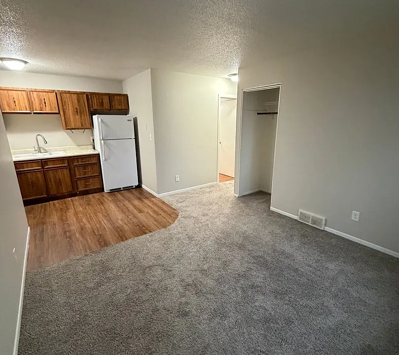 213 28th Ave W #3