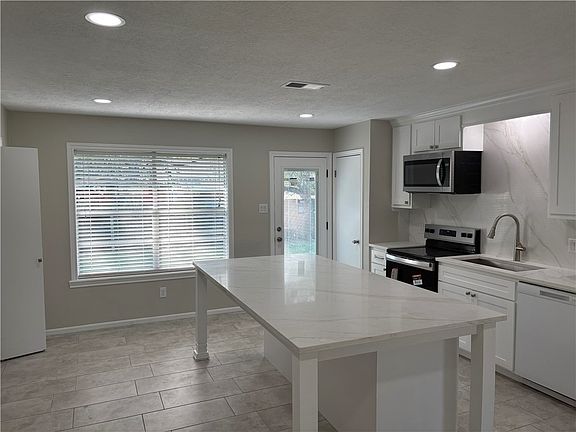 3rd image of 3212 Wildlife Cir
