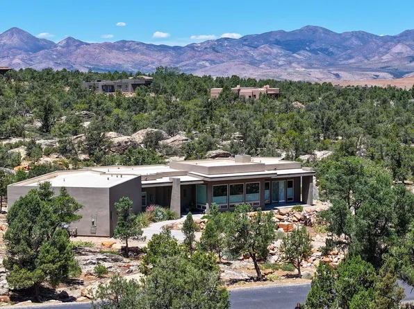 371 N Pinion Hills Dr, Dammeron Valley, UT 84783