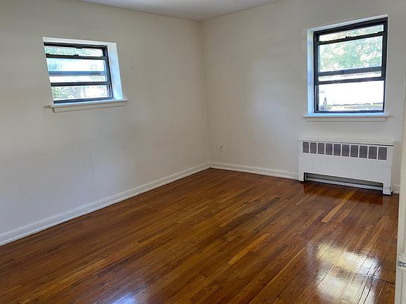 4th image of 685 Conklin St APT 2
