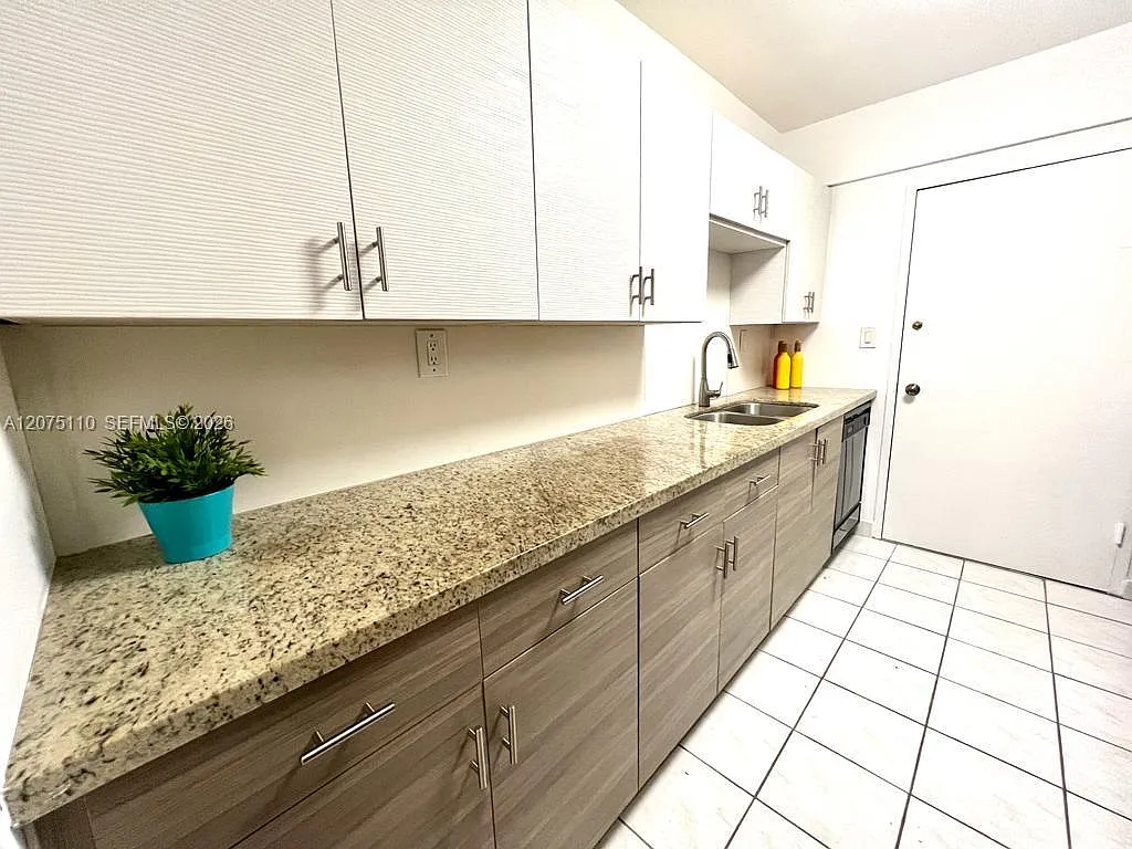 The Carriage House Condo — Photo 4