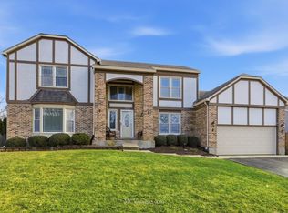 1070 N Ashbury Ave, Bolingbrook, IL 60440