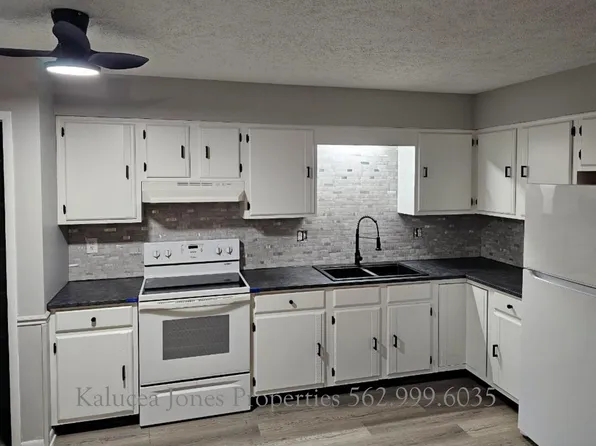 164 Grand Manor Dr #164, Grand Ledge, MI 48837