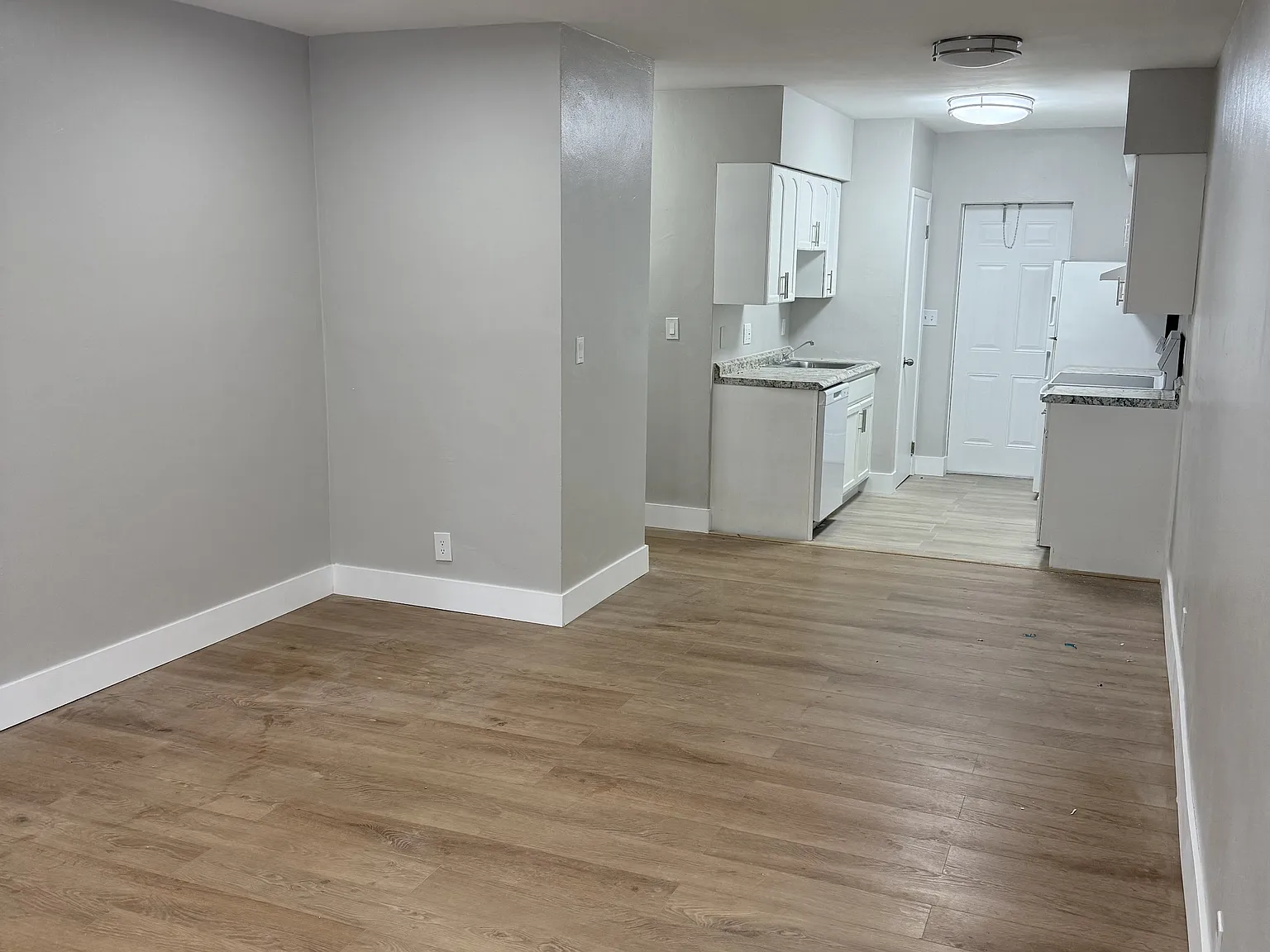 759 NE 13TH CT - 3 — Photo 2