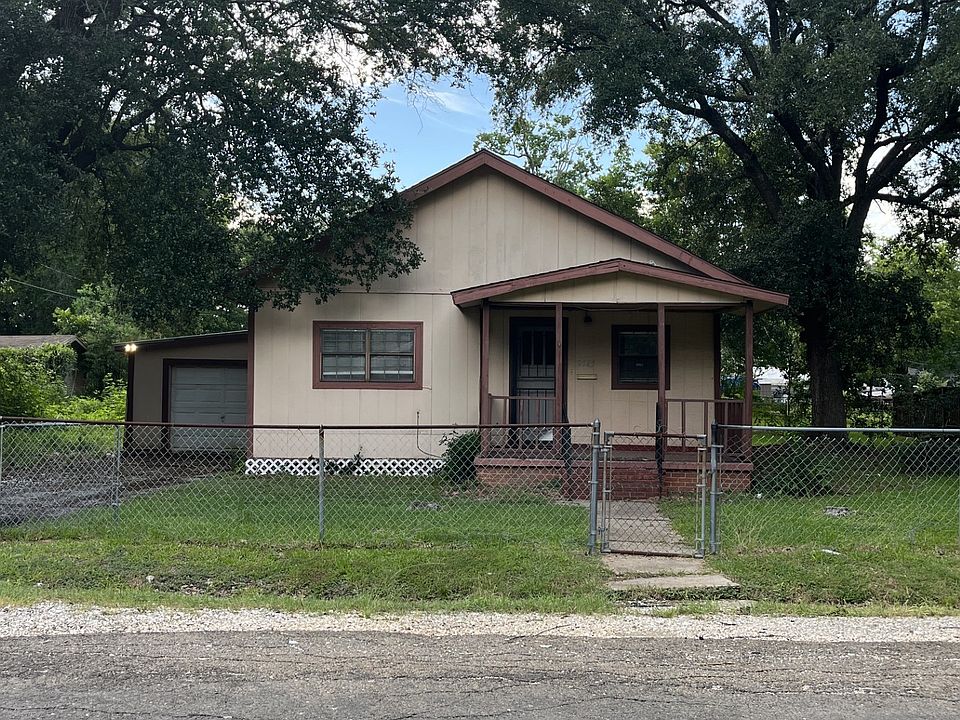 1st image of 2545 12th St