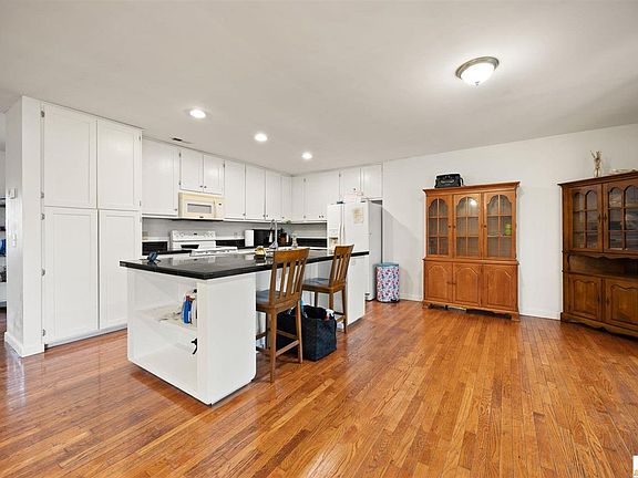 2nd image of 3335 Pope Rd