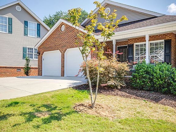 4th image of 696 Willowcrest Pl