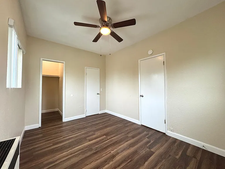 2221 Abbott St #4 — Photo 8